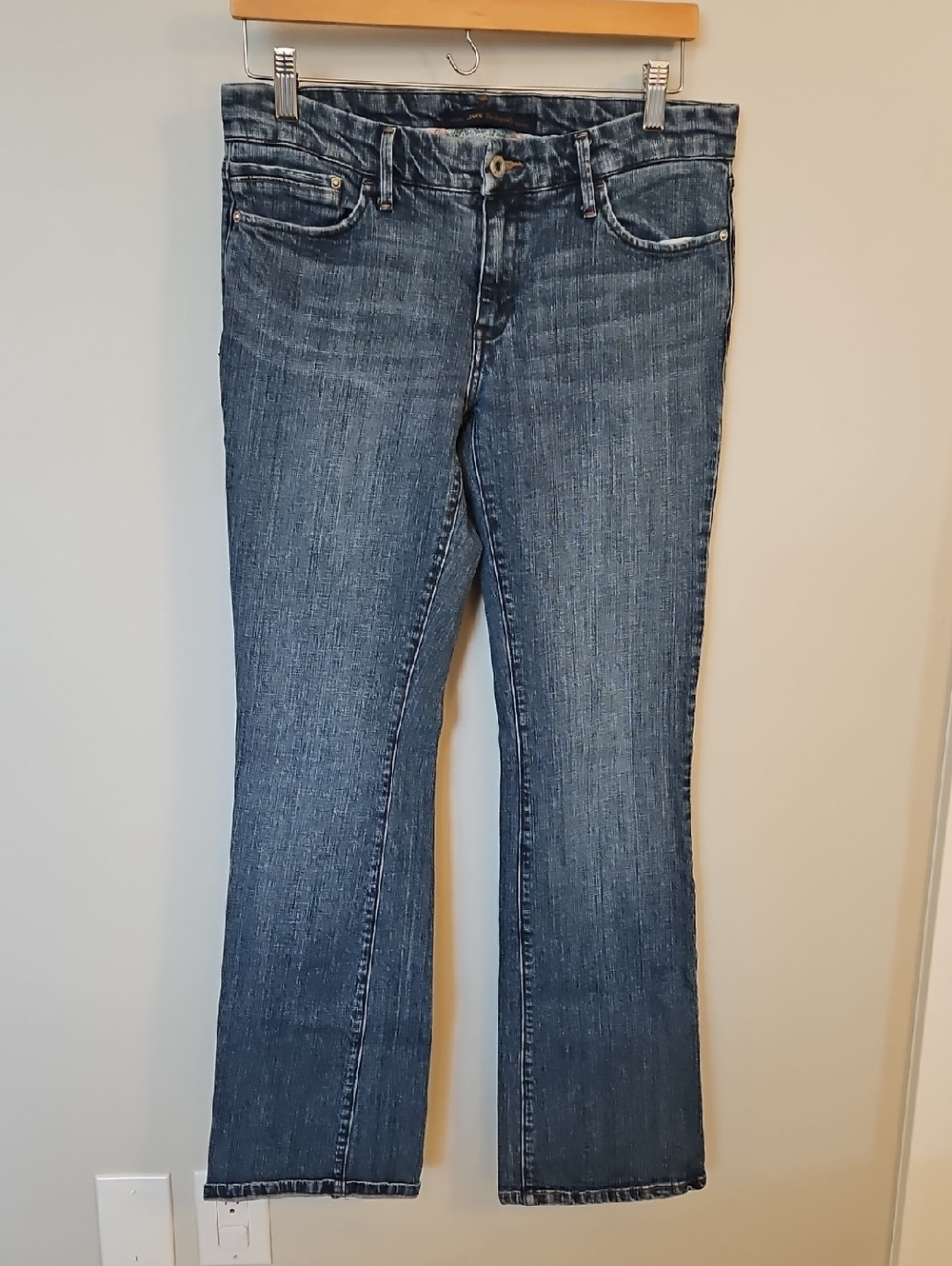 Levi's Classic Mid-Rise Blue Bootcut Jeans for Women